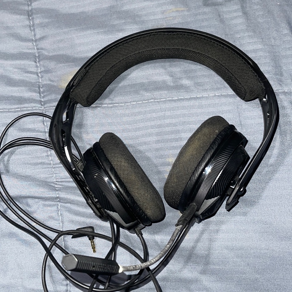 Rig 400 headset with 360 degrees rotating mic like new